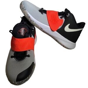 Nike KYRIE FLYTRAP III SE